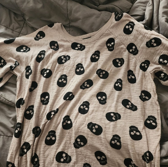 Sweater - Picture 1 of 4